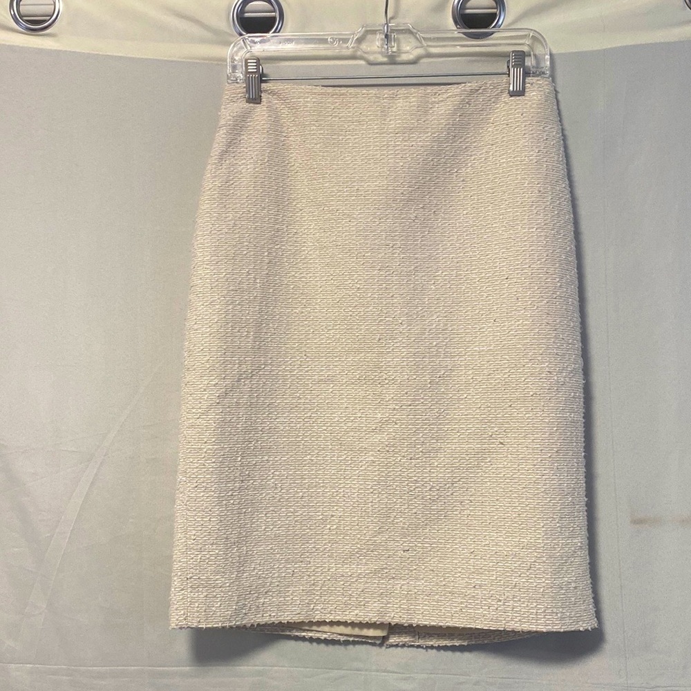 💥3/$40💥Karl Lagerfeld Ivory Tweed Skirt Size 6